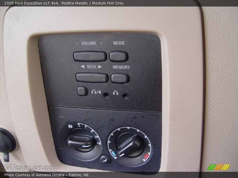 Redfire Metallic / Medium Flint Grey 2005 Ford Expedition XLT 4x4