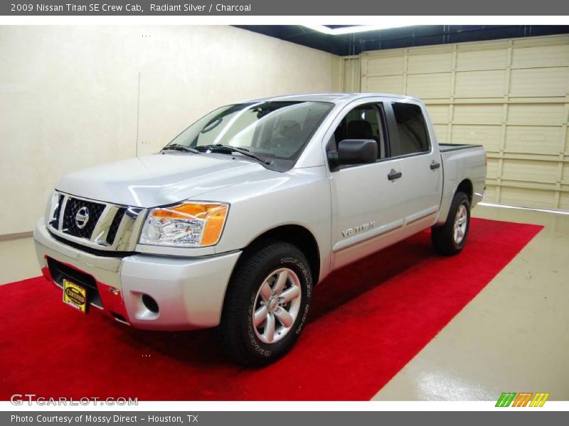 Radiant Silver / Charcoal 2009 Nissan Titan SE Crew Cab