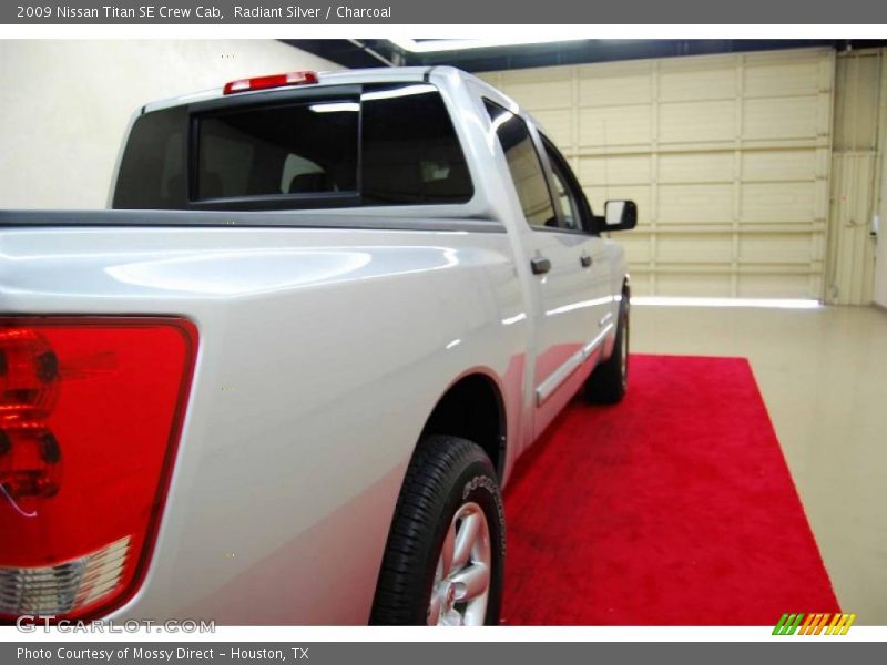Radiant Silver / Charcoal 2009 Nissan Titan SE Crew Cab