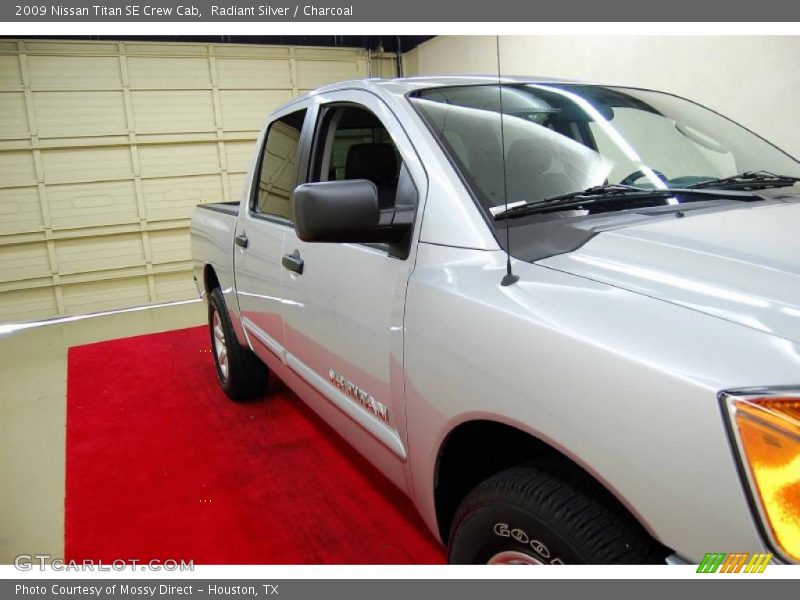 Radiant Silver / Charcoal 2009 Nissan Titan SE Crew Cab