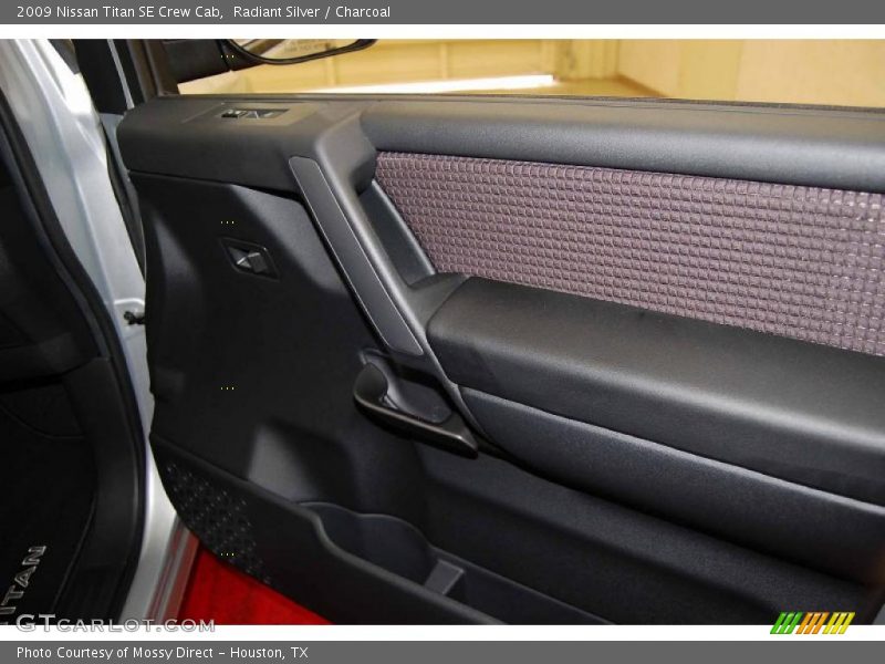 Radiant Silver / Charcoal 2009 Nissan Titan SE Crew Cab