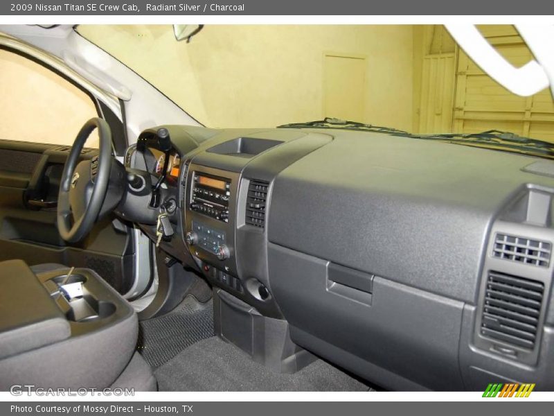 Radiant Silver / Charcoal 2009 Nissan Titan SE Crew Cab