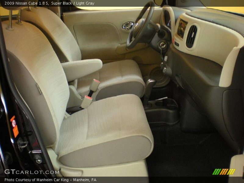 Super Black / Light Gray 2009 Nissan Cube 1.8 S