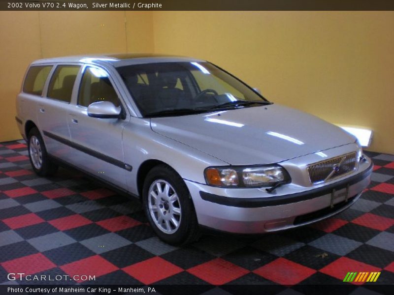 Silver Metallic / Graphite 2002 Volvo V70 2.4 Wagon