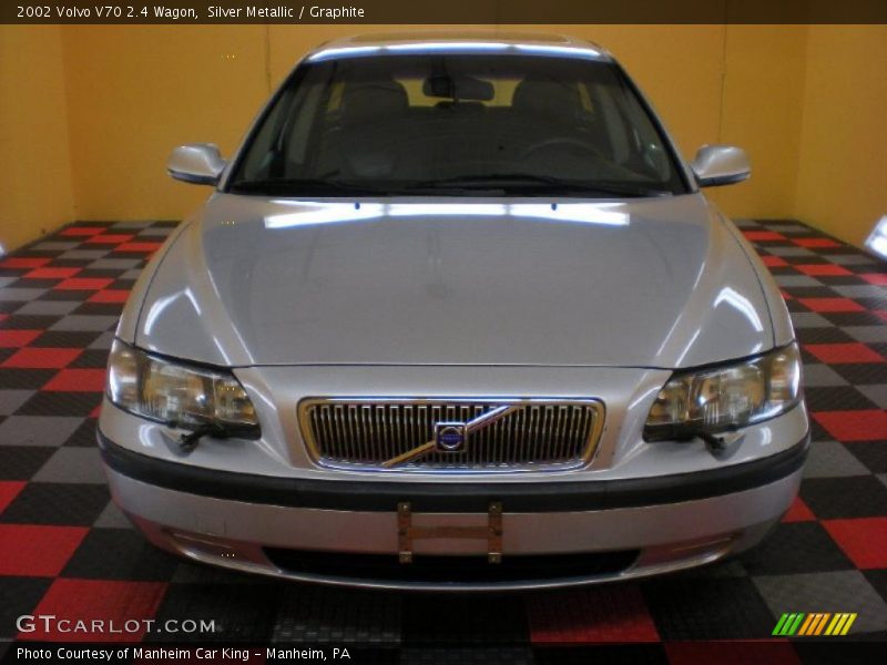 Silver Metallic / Graphite 2002 Volvo V70 2.4 Wagon