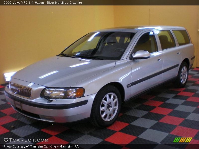 Silver Metallic / Graphite 2002 Volvo V70 2.4 Wagon