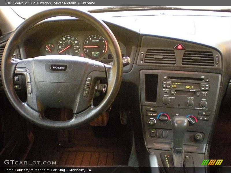 Silver Metallic / Graphite 2002 Volvo V70 2.4 Wagon