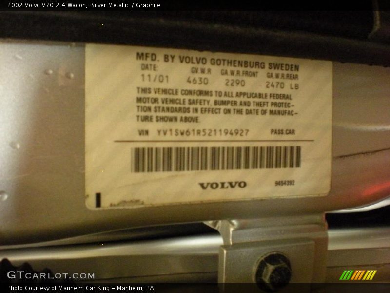 Silver Metallic / Graphite 2002 Volvo V70 2.4 Wagon
