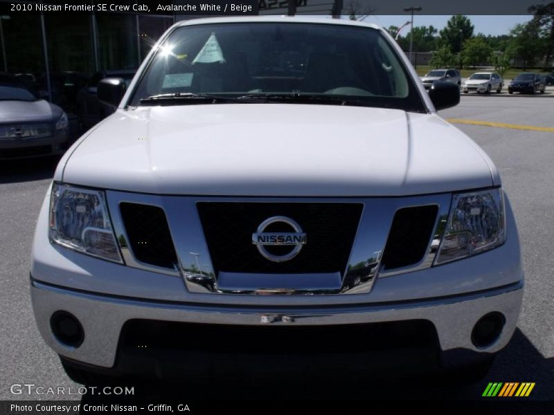 Avalanche White / Beige 2010 Nissan Frontier SE Crew Cab