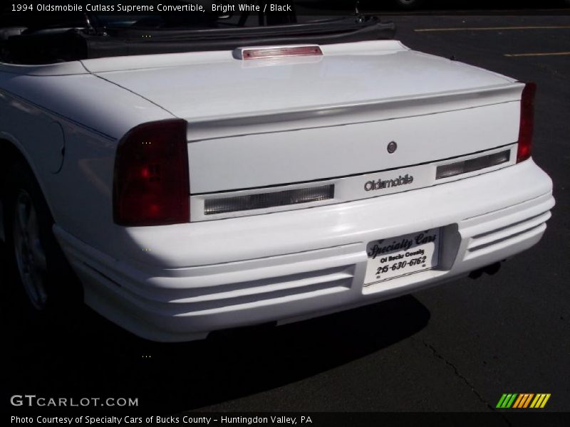 Bright White / Black 1994 Oldsmobile Cutlass Supreme Convertible