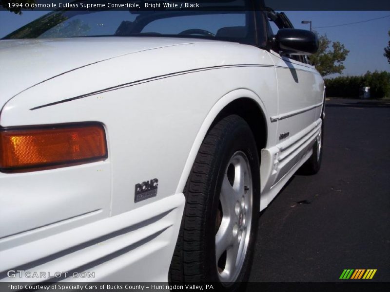 Bright White / Black 1994 Oldsmobile Cutlass Supreme Convertible