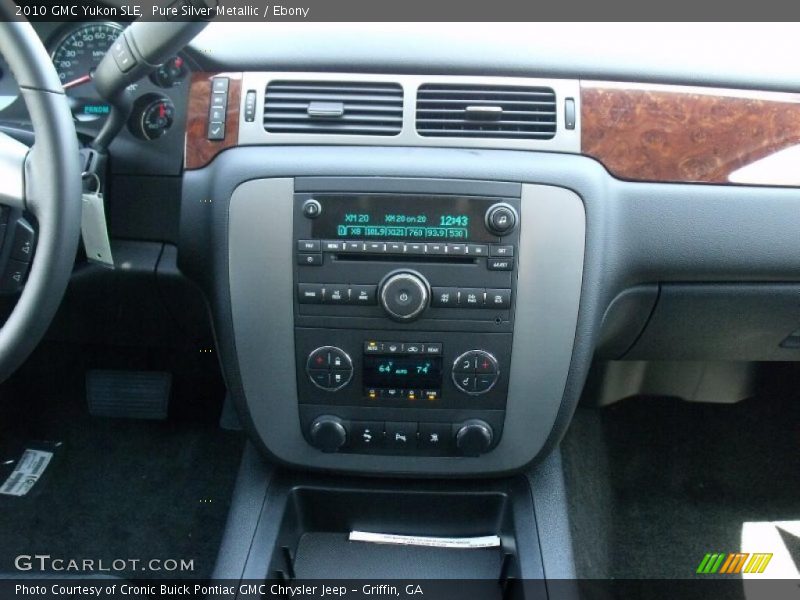 Pure Silver Metallic / Ebony 2010 GMC Yukon SLE