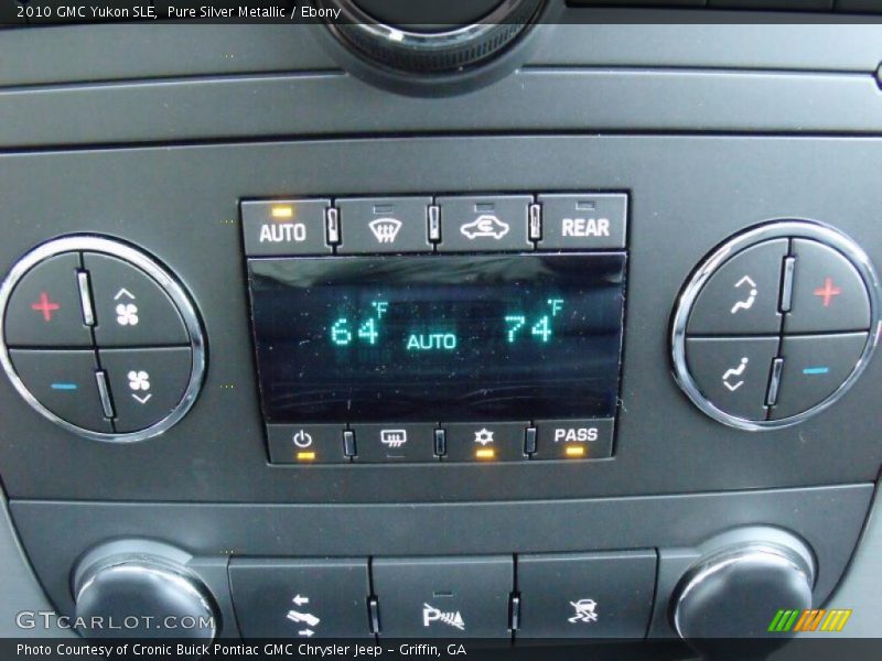Pure Silver Metallic / Ebony 2010 GMC Yukon SLE