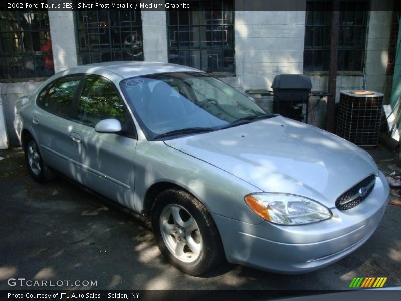 Silver Frost Metallic / Medium Graphite 2002 Ford Taurus SES