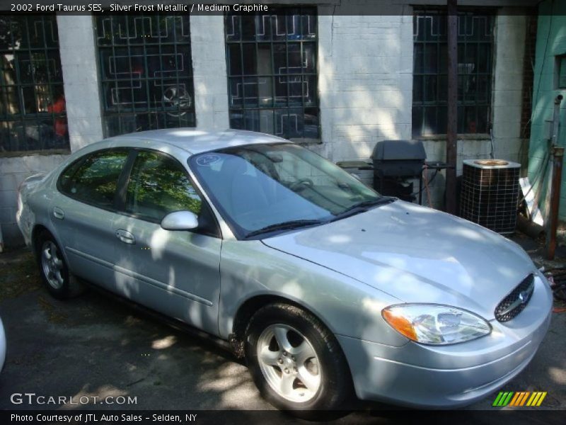 Silver Frost Metallic / Medium Graphite 2002 Ford Taurus SES