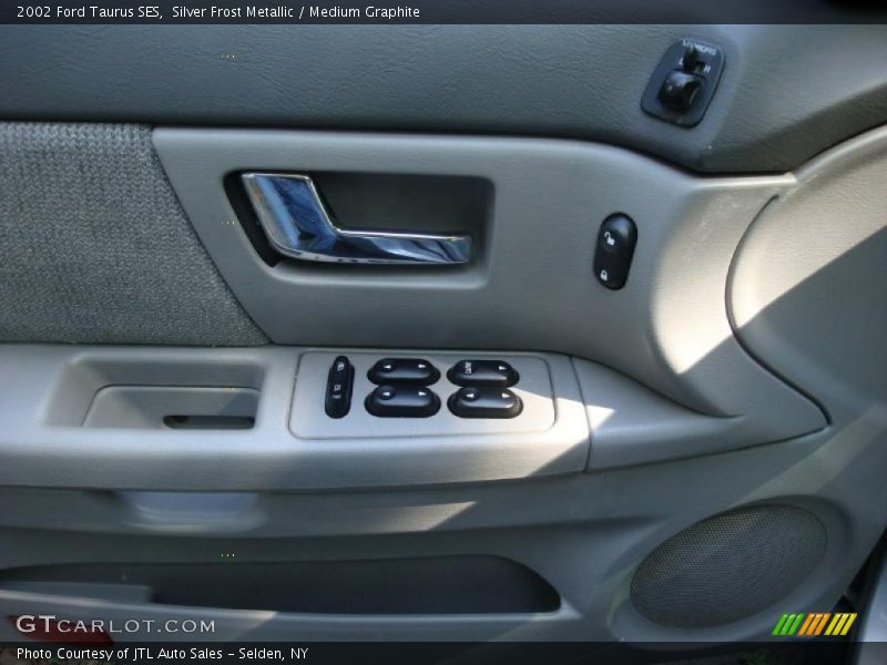 Silver Frost Metallic / Medium Graphite 2002 Ford Taurus SES