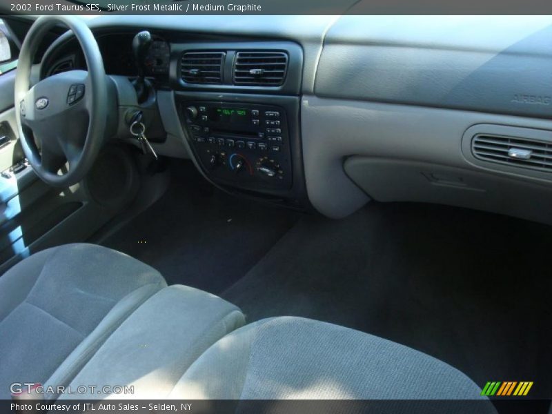 Silver Frost Metallic / Medium Graphite 2002 Ford Taurus SES