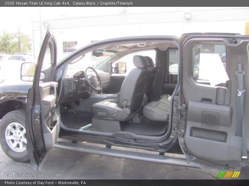 Galaxy Black / Graphite/Titanium 2005 Nissan Titan LE King Cab 4x4