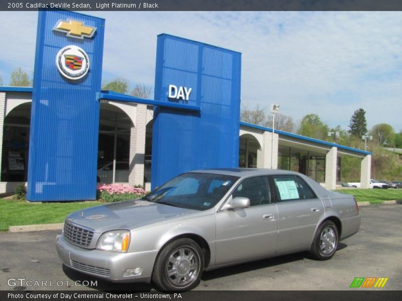 Light Platinum / Black 2005 Cadillac DeVille Sedan
