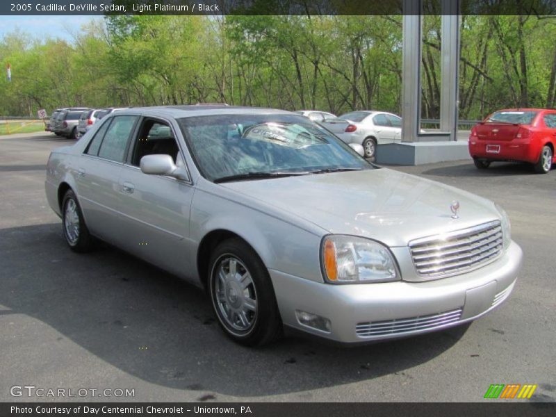 Light Platinum / Black 2005 Cadillac DeVille Sedan