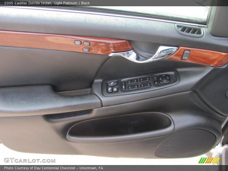 Light Platinum / Black 2005 Cadillac DeVille Sedan