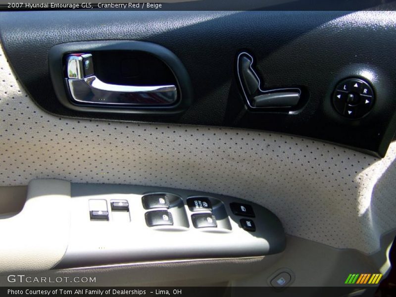 Cranberry Red / Beige 2007 Hyundai Entourage GLS