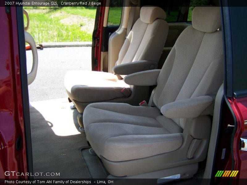 Cranberry Red / Beige 2007 Hyundai Entourage GLS