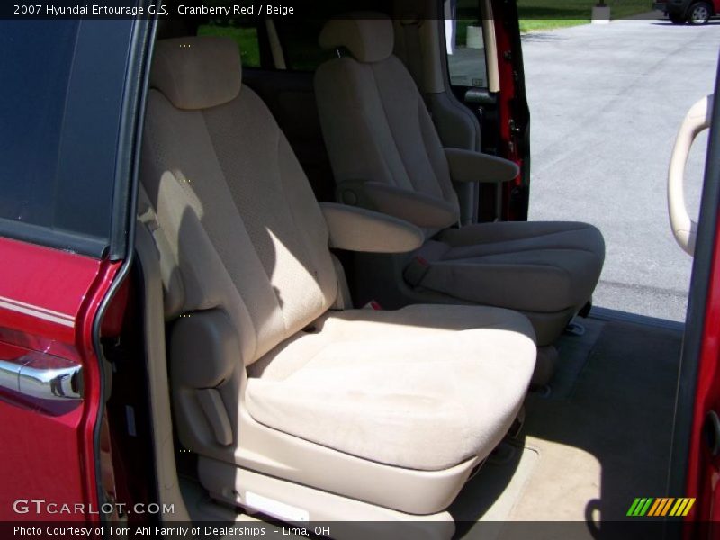 Cranberry Red / Beige 2007 Hyundai Entourage GLS
