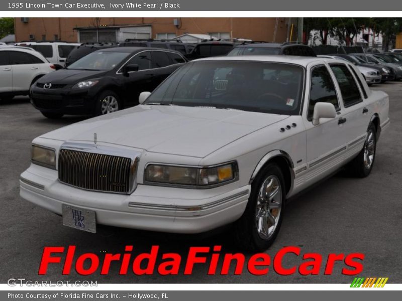 Ivory White Pearl / Black 1995 Lincoln Town Car Executive