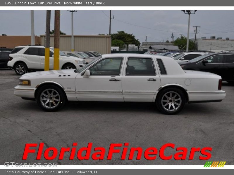 Ivory White Pearl / Black 1995 Lincoln Town Car Executive