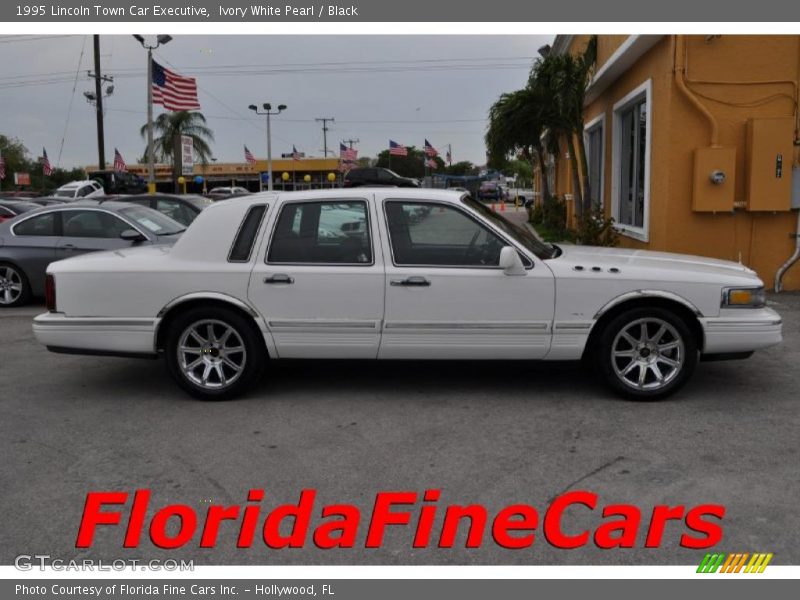 Ivory White Pearl / Black 1995 Lincoln Town Car Executive