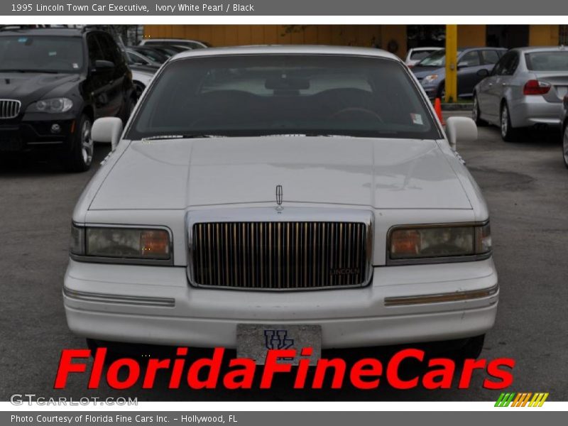 Ivory White Pearl / Black 1995 Lincoln Town Car Executive