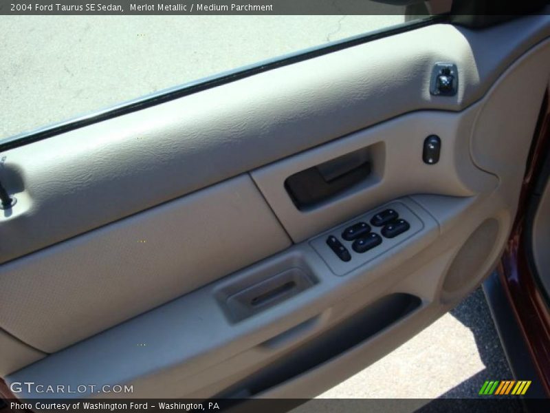 Merlot Metallic / Medium Parchment 2004 Ford Taurus SE Sedan