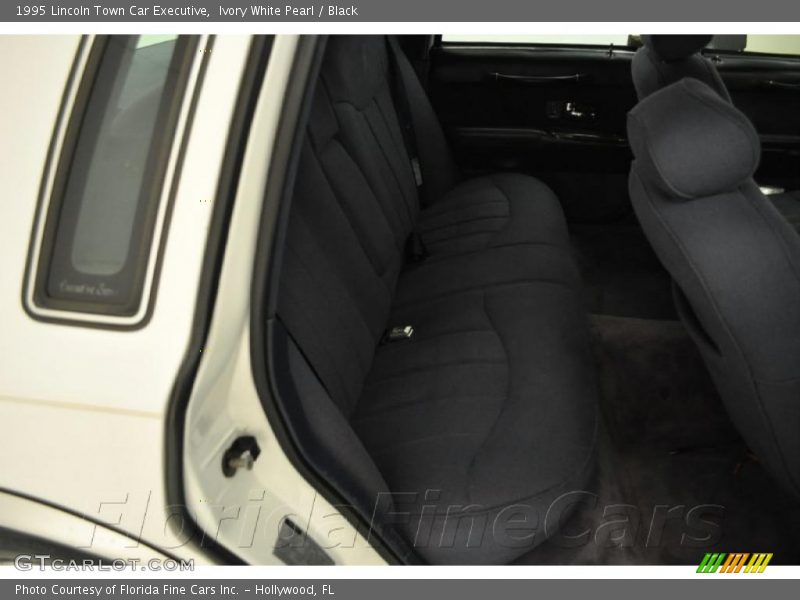 Ivory White Pearl / Black 1995 Lincoln Town Car Executive