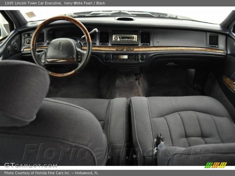Ivory White Pearl / Black 1995 Lincoln Town Car Executive