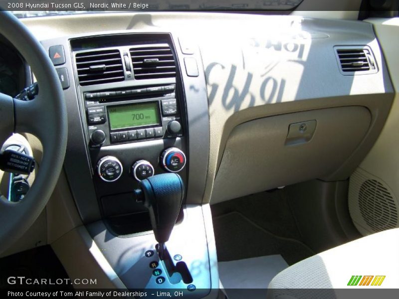 Nordic White / Beige 2008 Hyundai Tucson GLS