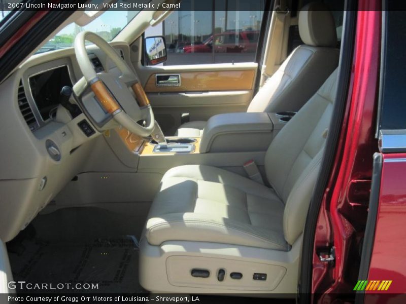 Front Seat of 2007 Navigator Luxury