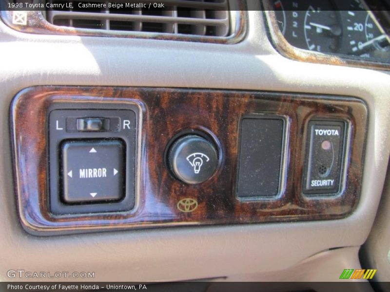 Cashmere Beige Metallic / Oak 1998 Toyota Camry LE