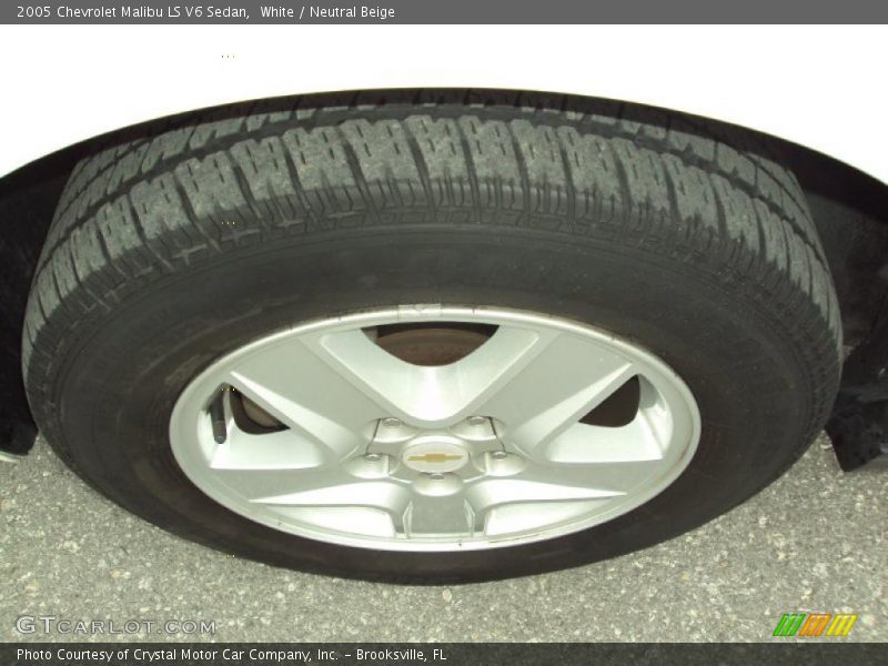White / Neutral Beige 2005 Chevrolet Malibu LS V6 Sedan