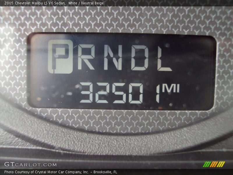 White / Neutral Beige 2005 Chevrolet Malibu LS V6 Sedan