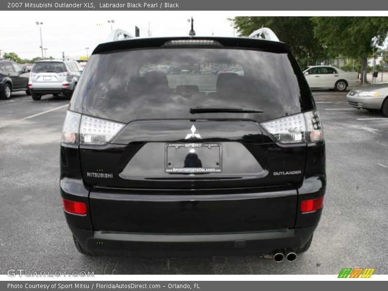 Labrador Black Pearl / Black 2007 Mitsubishi Outlander XLS