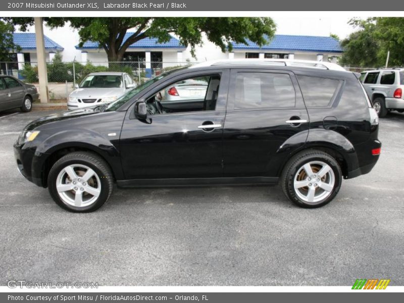 Labrador Black Pearl / Black 2007 Mitsubishi Outlander XLS