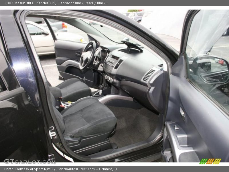 Labrador Black Pearl / Black 2007 Mitsubishi Outlander XLS