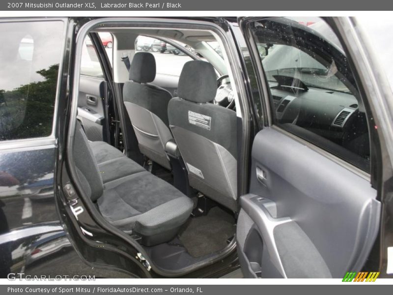 Labrador Black Pearl / Black 2007 Mitsubishi Outlander XLS