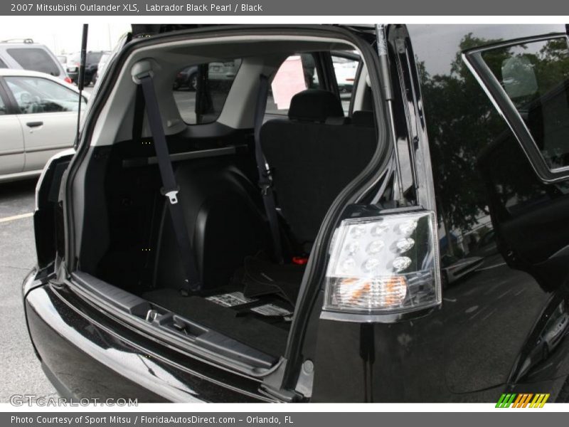 Labrador Black Pearl / Black 2007 Mitsubishi Outlander XLS