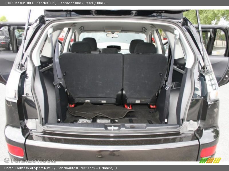 Labrador Black Pearl / Black 2007 Mitsubishi Outlander XLS