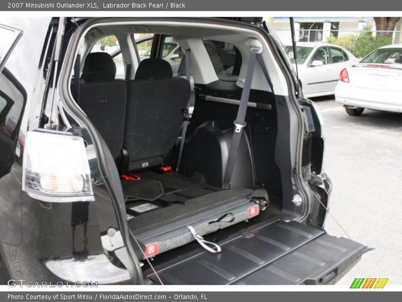 Labrador Black Pearl / Black 2007 Mitsubishi Outlander XLS
