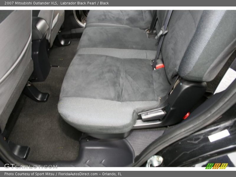 Labrador Black Pearl / Black 2007 Mitsubishi Outlander XLS