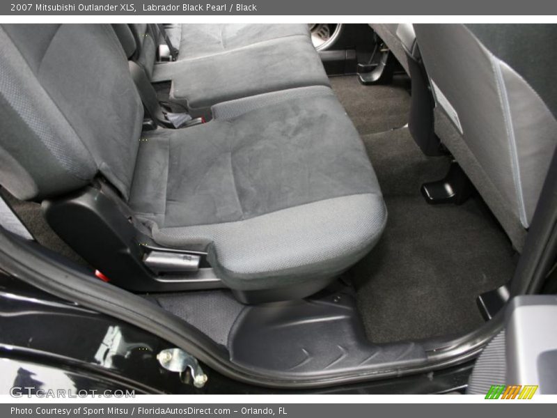 Labrador Black Pearl / Black 2007 Mitsubishi Outlander XLS