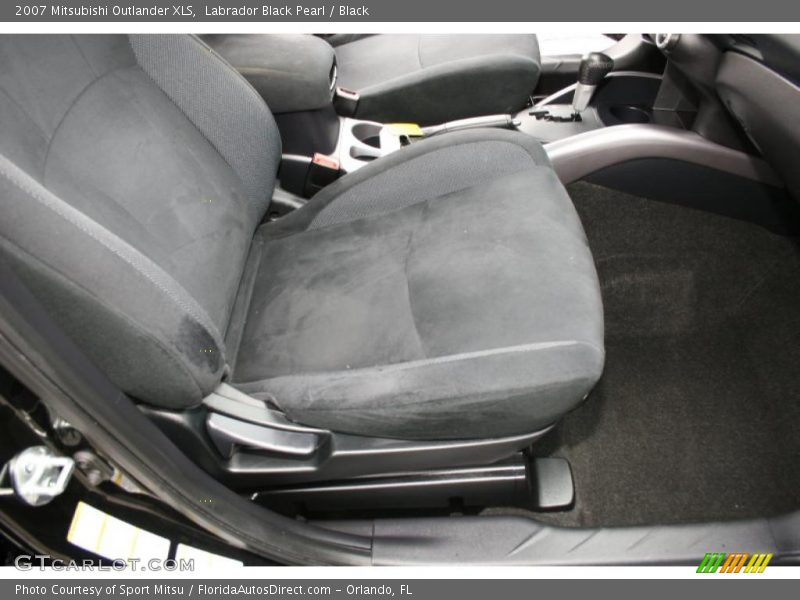 Labrador Black Pearl / Black 2007 Mitsubishi Outlander XLS